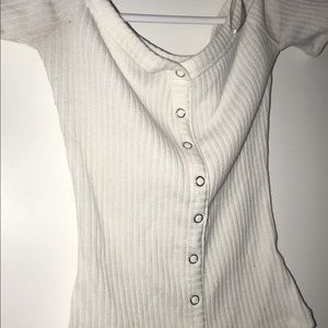 I’m selling a off the shoulder top from forever 21